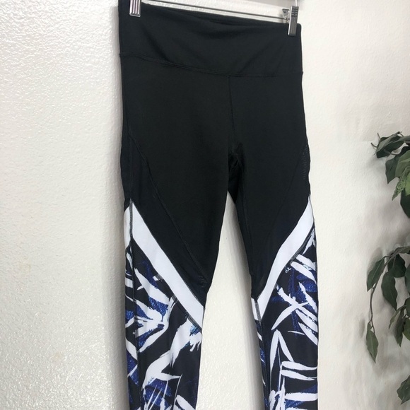 NWT Fabletics Brogran Mesh Workout Leggings - Picture 2 of 7